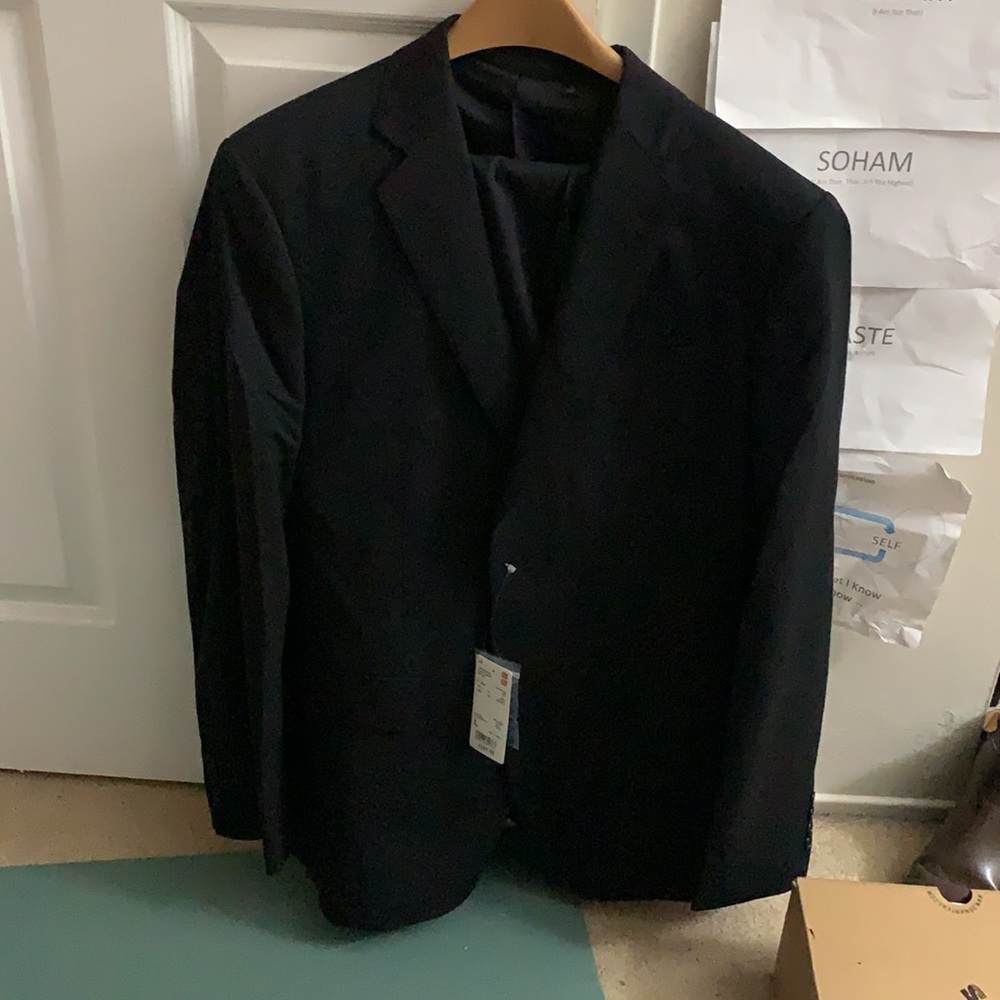 NEW! Uniqlo Men’s Suit Black Slim 42R